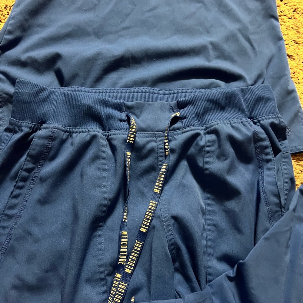 Scrub set